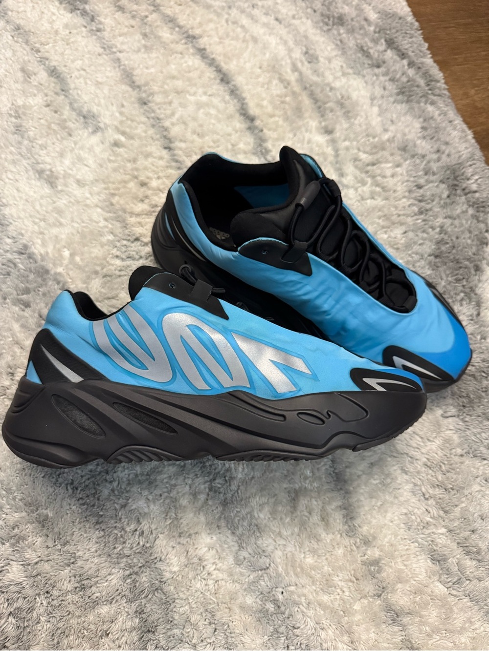 adidas Originals Yeezy Boost 700